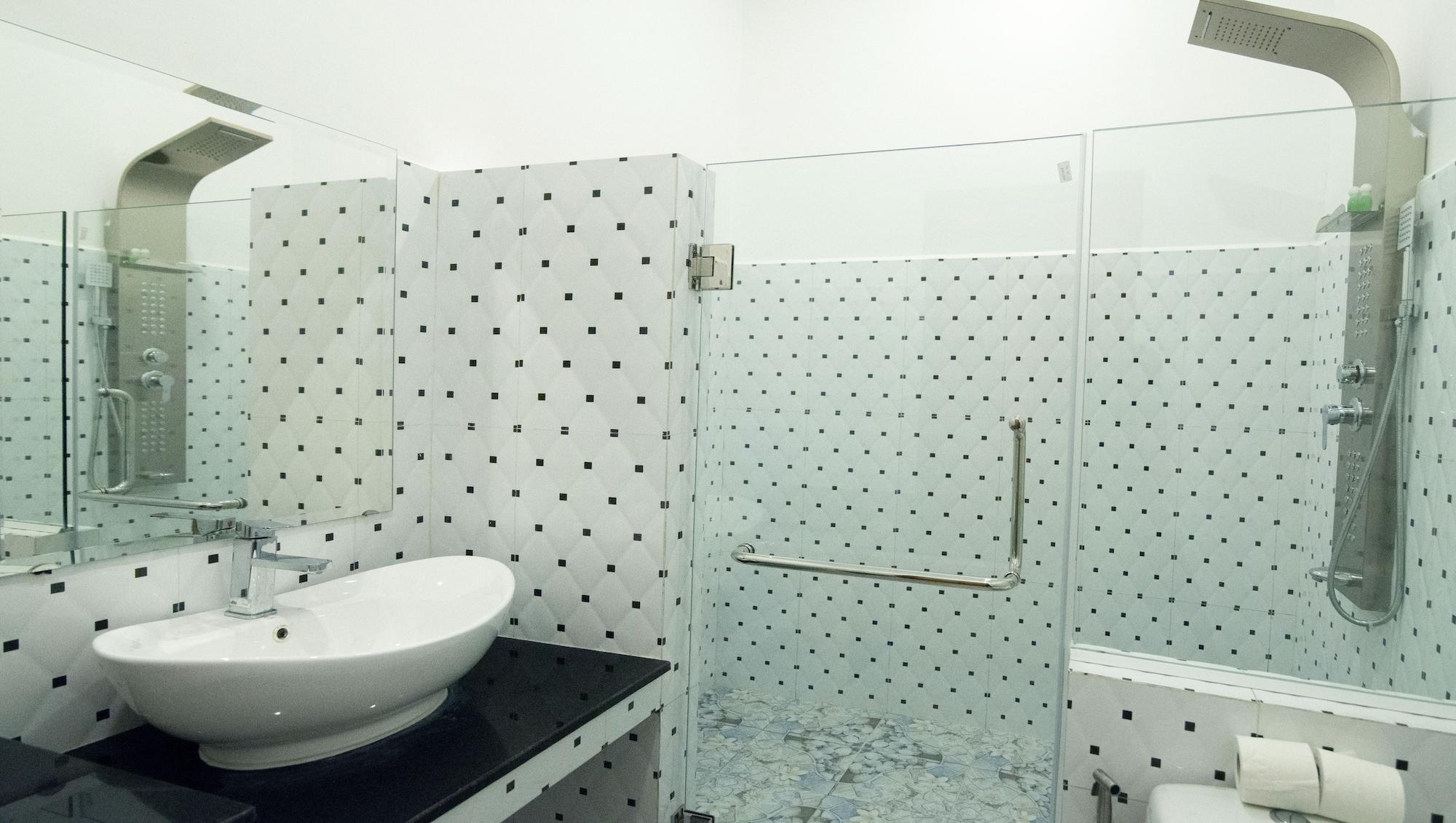 ホテル ［サラ カムラウック］スタジオ 一軒家（8 m²）／19バスルーム シェムリアップ エクステリア 写真